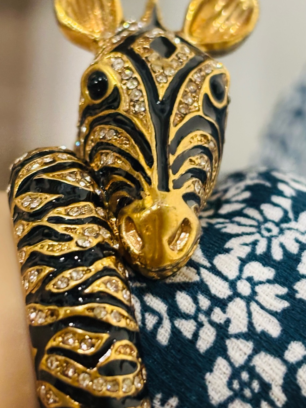 Vintage❤️J. Crew Zebra Gold Rhinestone Bracelet - Picture 4 of 8